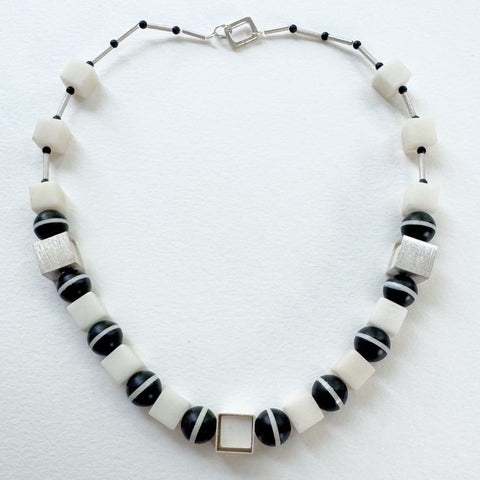 WHITE AGATE AND BLACK STRIPED AGATE
