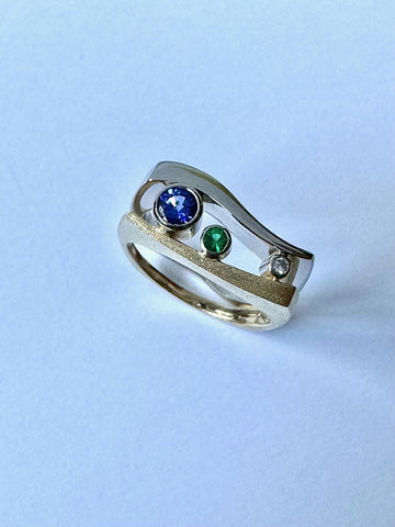 BLUE AND EMERALD RING