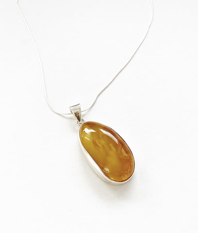 TOFFEE AMBER PENDANT NECKLACE